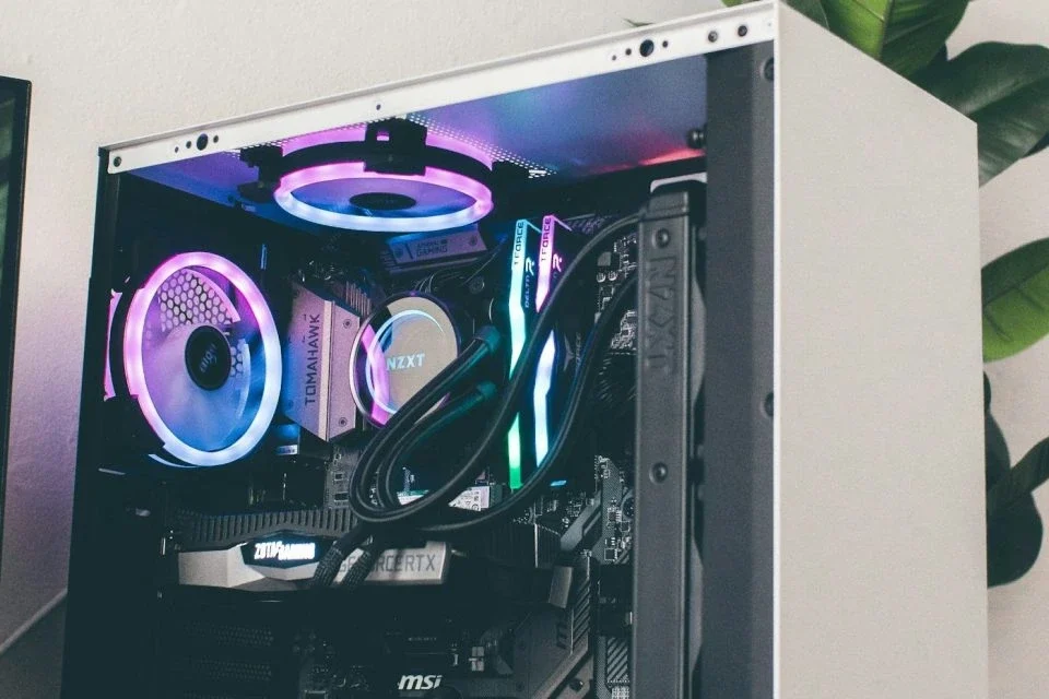 Leistungsstarker Gaming PC mit RGB Beleuchtung für hohe Performance in Olching