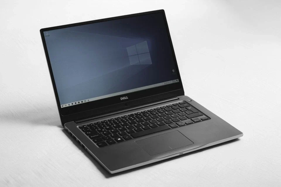 Moderner Office Laptop für Büroarbeit 